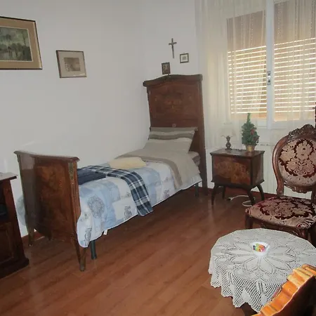 Maddalena Di San Zeno לינה וארוחת בוקר